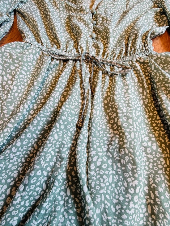 Princess Polly Women’s Pale Green Pattern Flowy Cierra Mid Sleeve Romper Size 4 - Picture 6 of 11